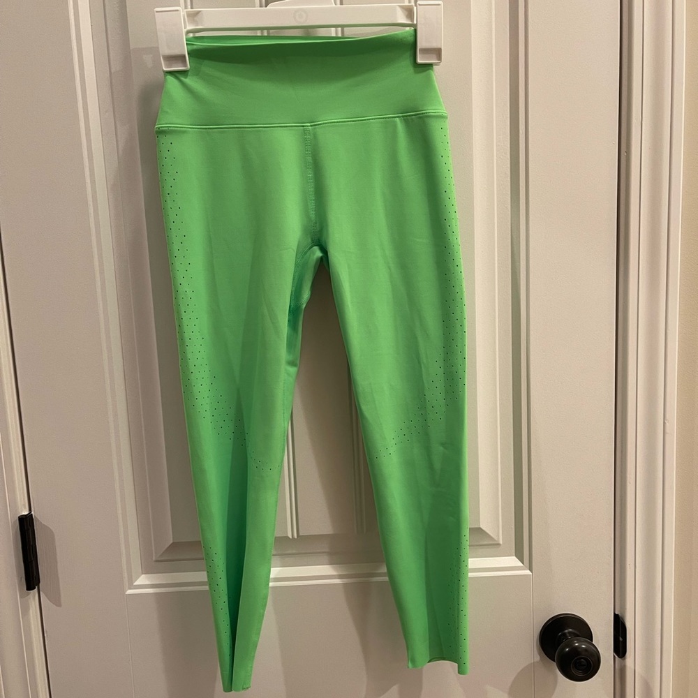These leggings are brand new and have never been worn.